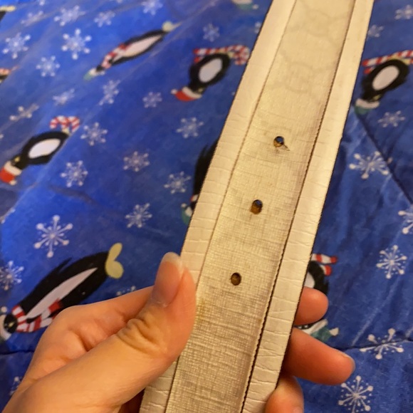 ✨AUTHENTIC Gucci White Belt w/ Large Logo ✨